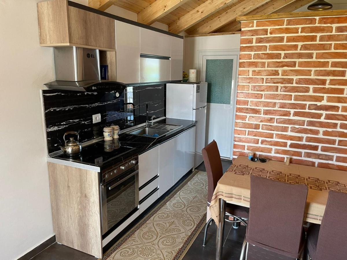 Guest Rooms Arbri Vlore Ngoại thất bức ảnh