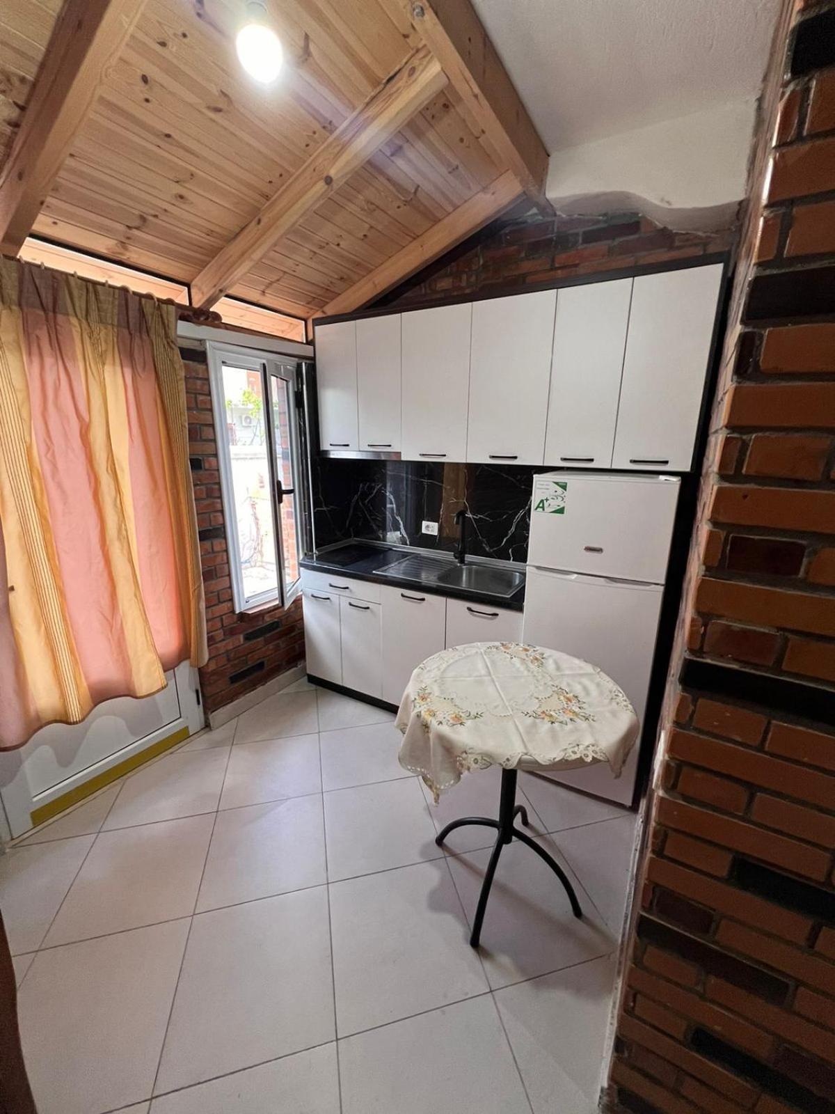 Guest Rooms Arbri Vlore Ngoại thất bức ảnh