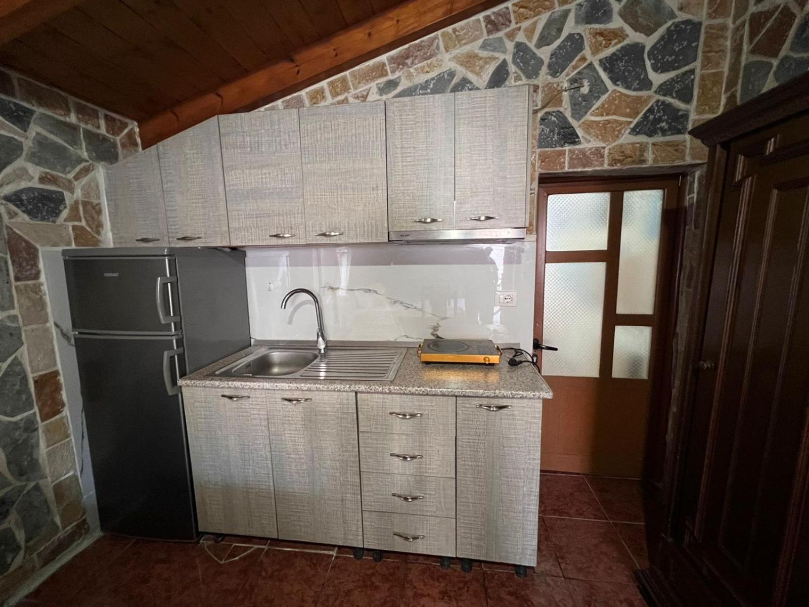 Guest Rooms Arbri Vlore Ngoại thất bức ảnh