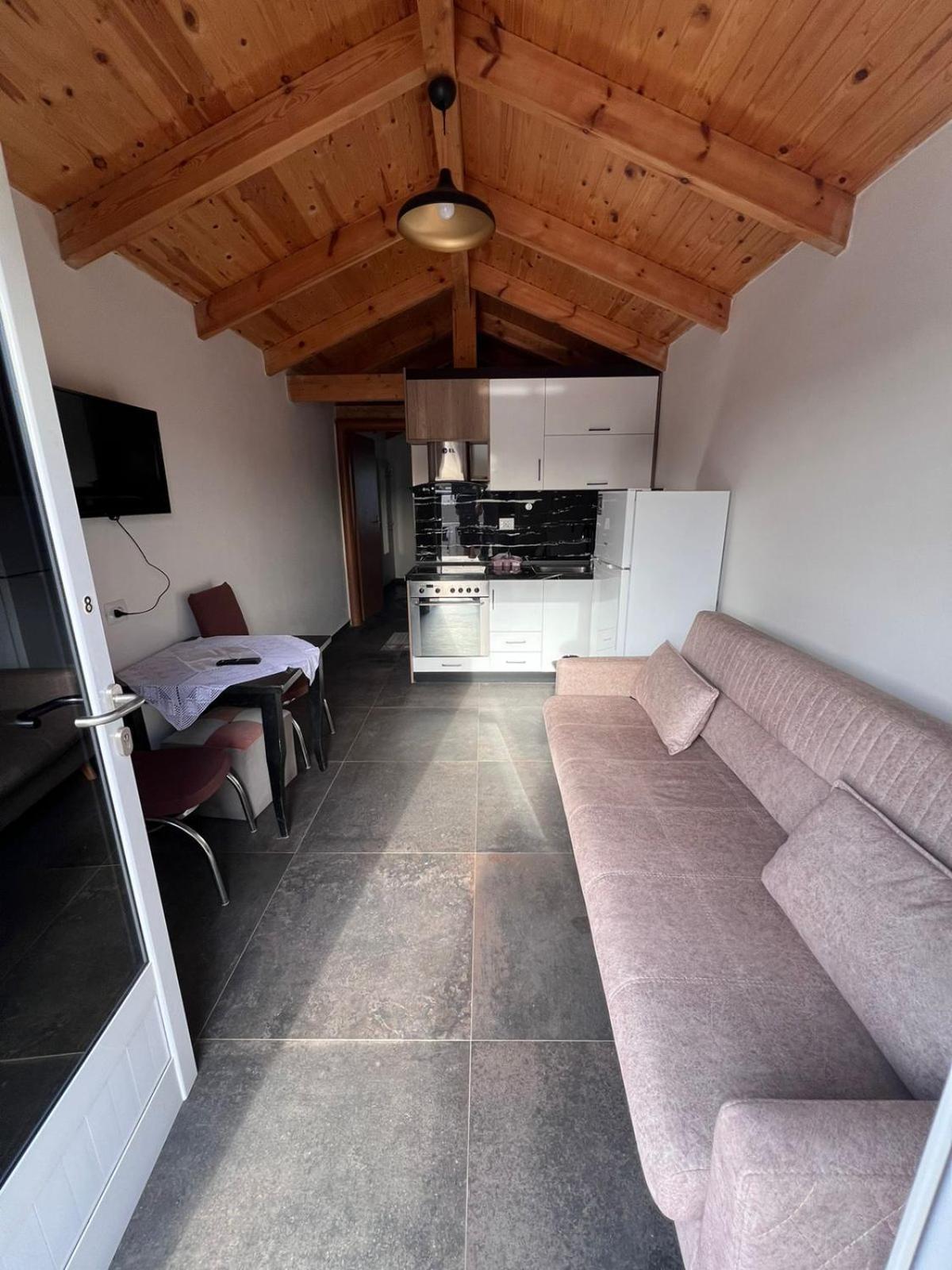 Guest Rooms Arbri Vlore Ngoại thất bức ảnh