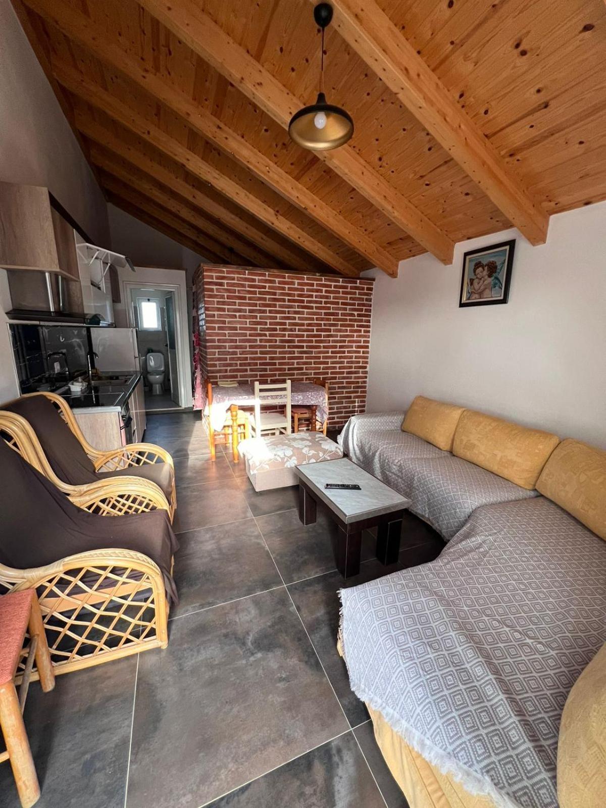 Guest Rooms Arbri Vlore Ngoại thất bức ảnh
