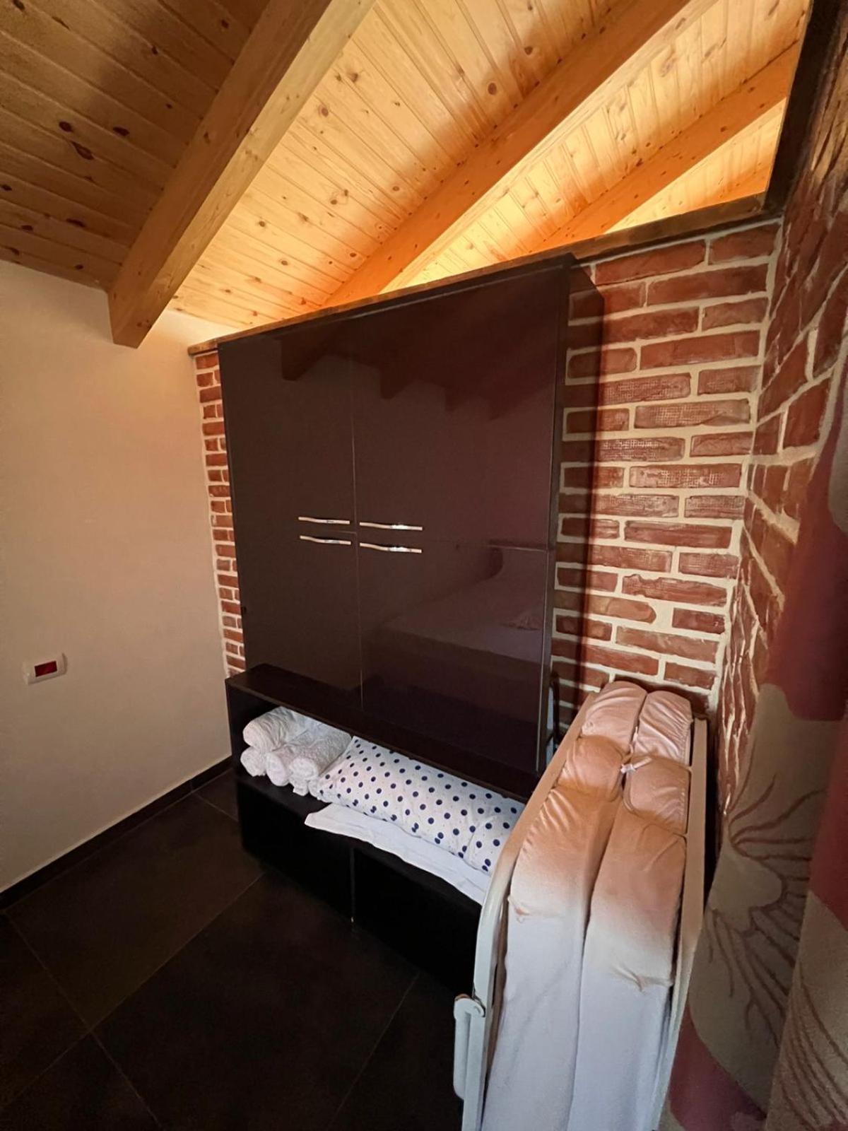 Guest Rooms Arbri Vlore Ngoại thất bức ảnh