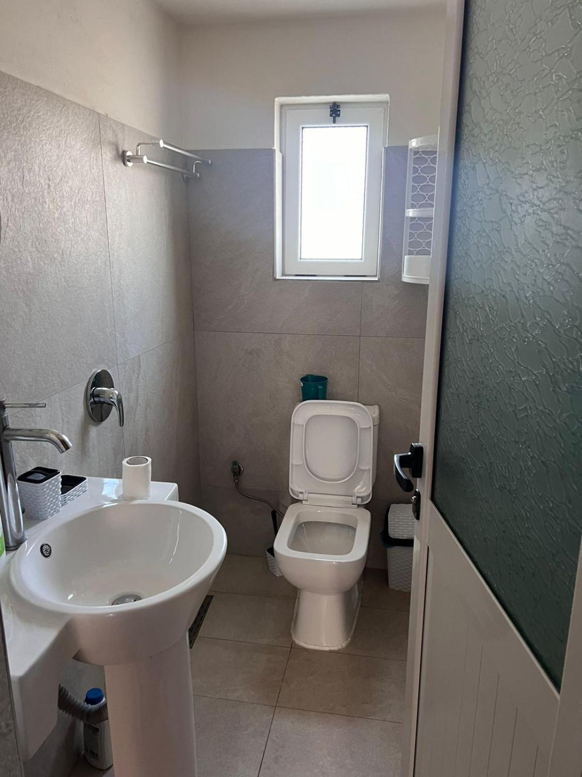 Guest Rooms Arbri Vlore Ngoại thất bức ảnh